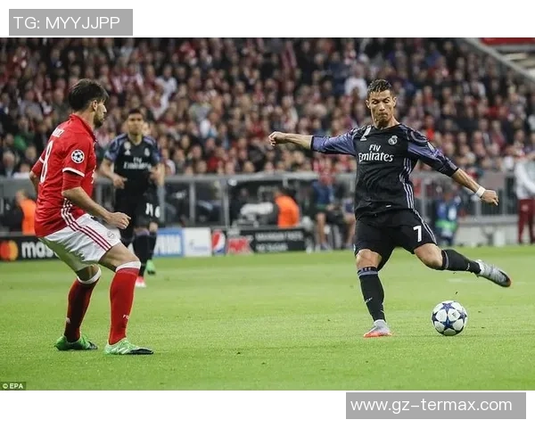 足总杯惊天冷门拜仁战胜皇马引发全场沸腾精彩集锦回顾