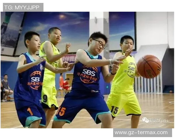 姚明与奥特曼的搞笑碰撞谁能在篮球场上赢得胜利