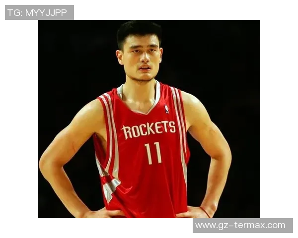 姚明肩顶的传奇时刻：篮球巨星如何在赛场上书写辉煌历史