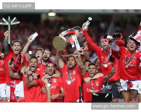 意甲激战曼联大胜本菲卡四球狂潮引发转会风波与热议