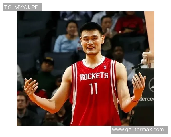 火箭队传奇巨星姚明与奥拉朱旺的辉煌岁月与篮球梦想之旅