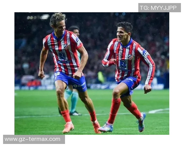 西甲焦点战巴黎圣日耳曼与马竞激战成平局补时进球引发全场热烈反响 西甲焦点战巴黎圣日耳曼与马竞激战成平局补时进球引发全场热烈反响