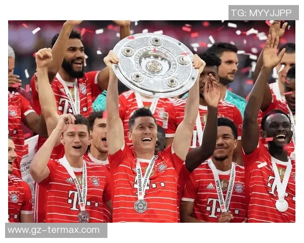 足总杯激战曼联与本菲卡平局红牌争议引发全场热议与焦点分析