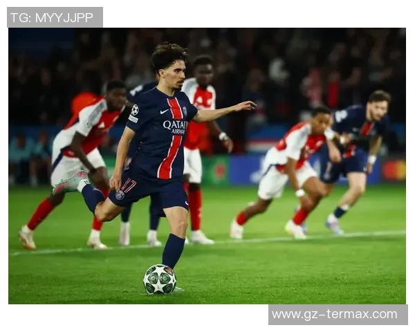 足总杯惊现冷门巴黎圣日耳曼小胜曼联引发争议判罚全场沸腾