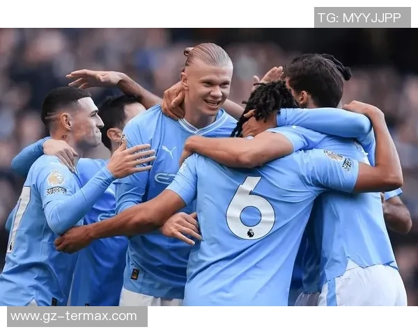 英超激战：AC米兰与那不勒斯战平绝杀瞬间引发全场狂欢点评