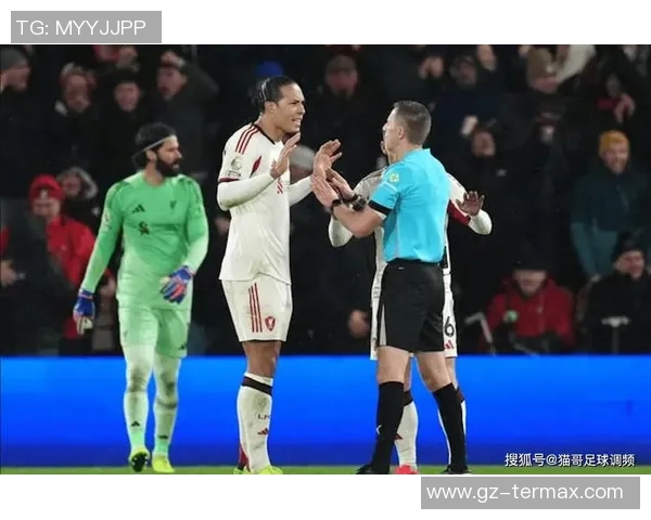 中超精彩对决那不勒斯大胜巴黎圣日耳曼引发争议判罚热议