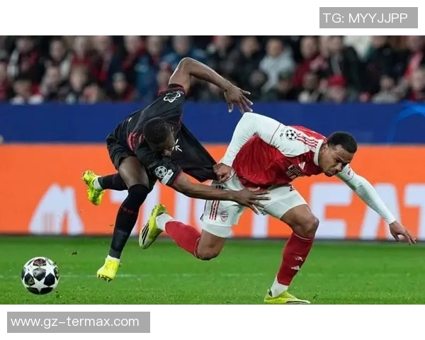 世界杯焦点战巴萨与阿森纳战平争议判罚引发全场热议